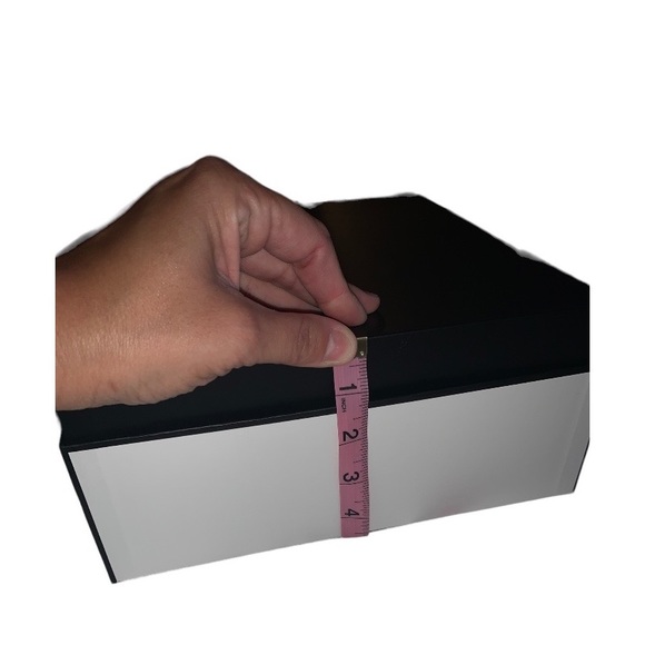 🤍 CHANEL Box with Tissue Paper/Shredded Filler and Cardholder 🖤 - Picture 3 of 7